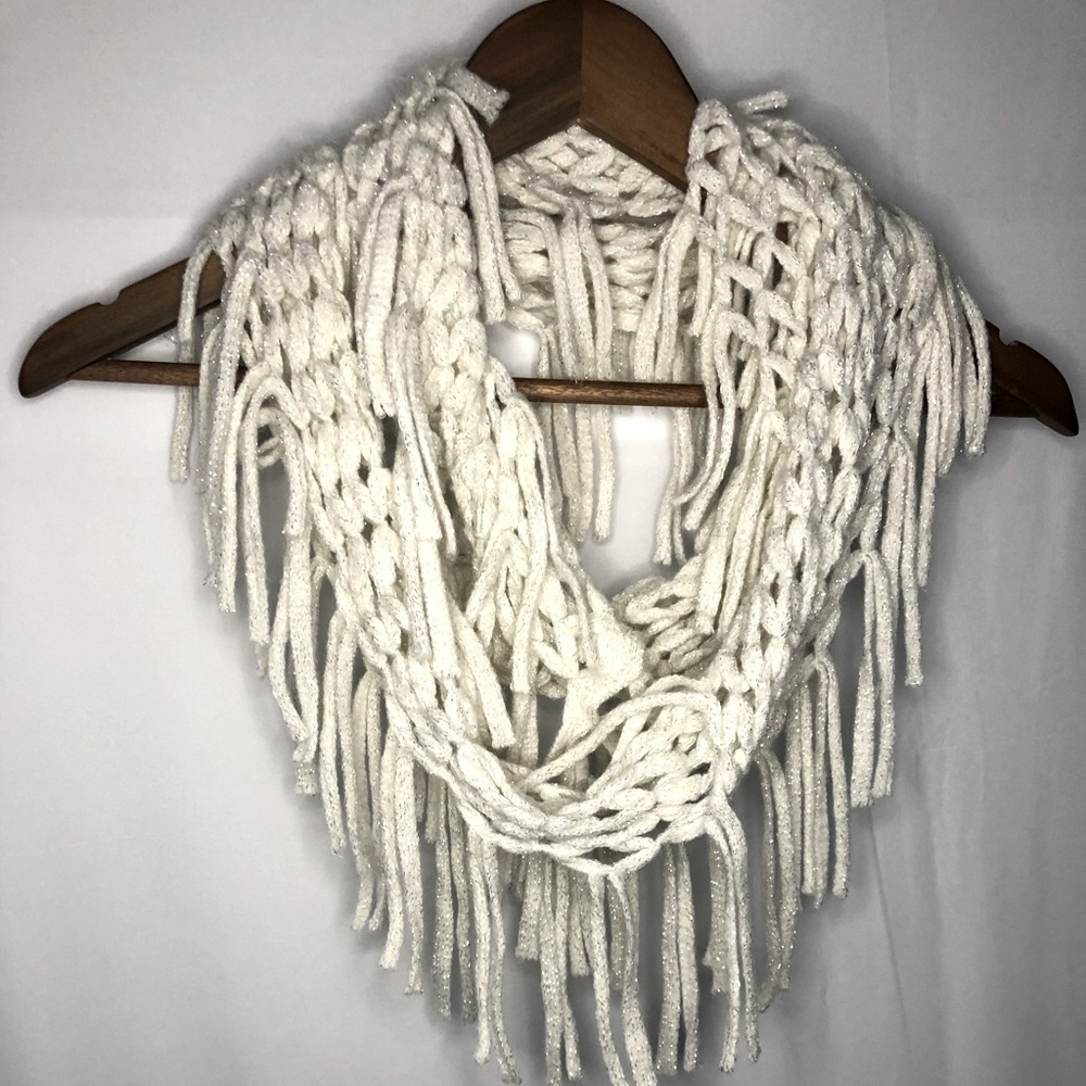 GAP - Macrame Infinity Scarf - Soft Ivory